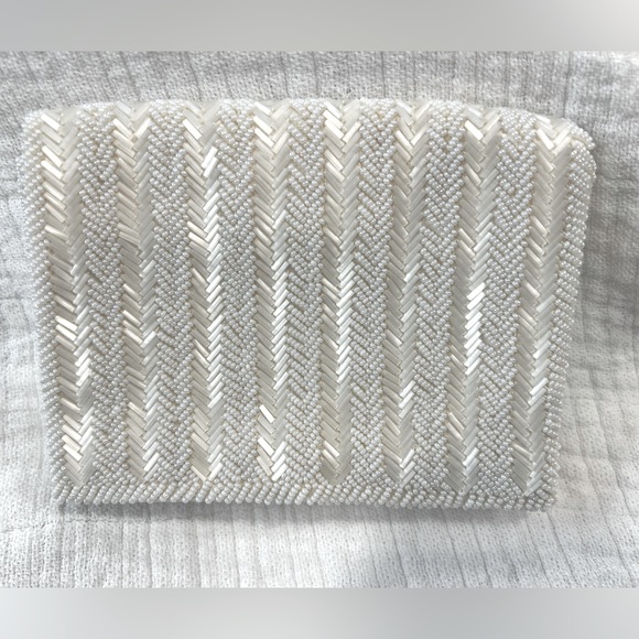 VINTAGE Handbeaded White Clutch in Beautiful preloved condition-fold over front - Picture 1 of 8